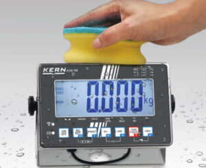 Photo de l'indicateur de la balance KERN SXS en nettoyage